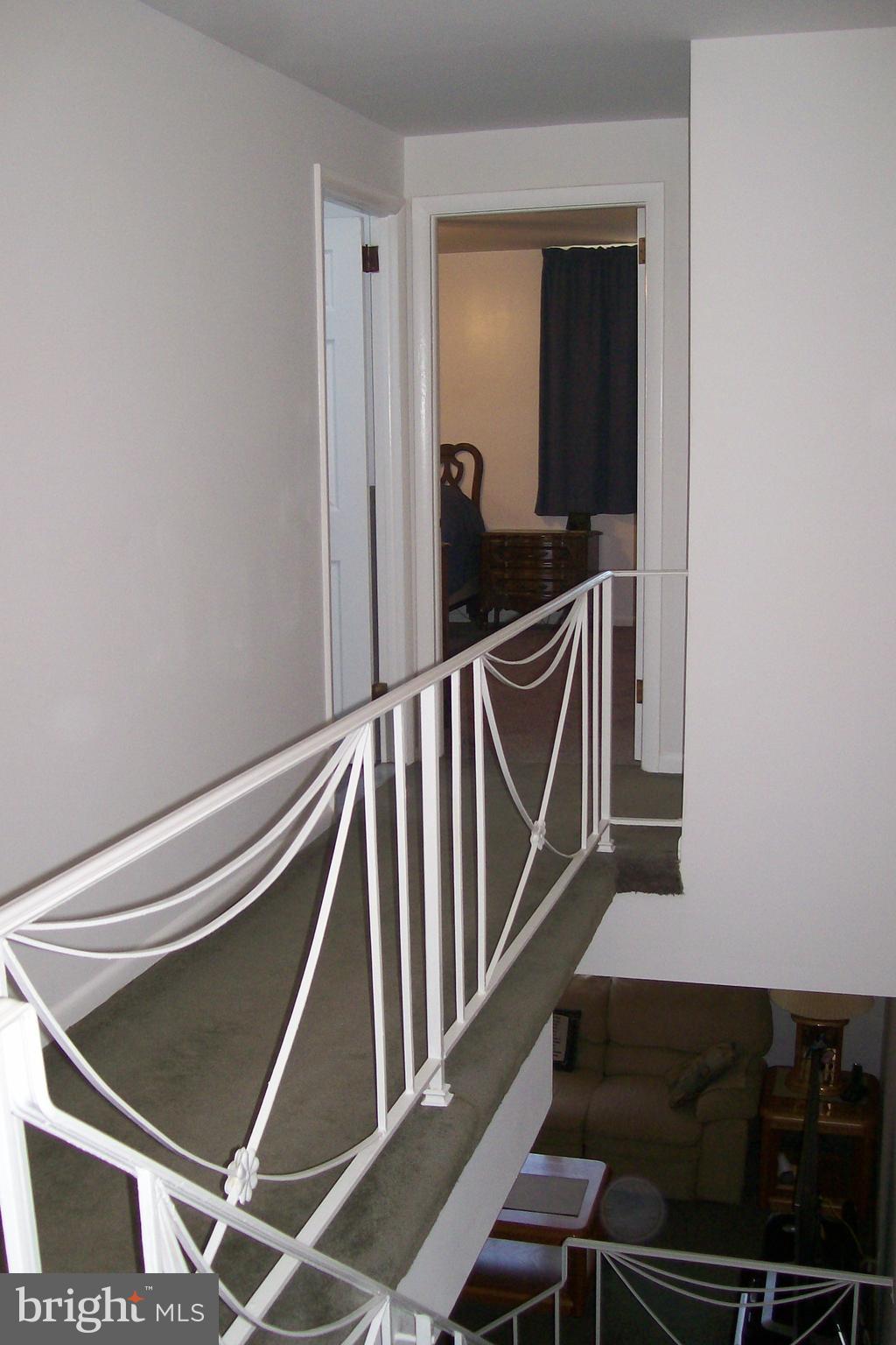 9035 Eastview Road Philadelphia, PA 19152 - Photo 10 of 32 Stairway & Hall