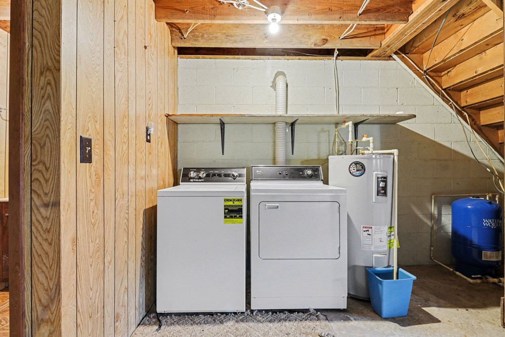 595 Wildlife Trail Morganton, GA 30560 - Photo 16 of 34 a utility room with dryer and washer