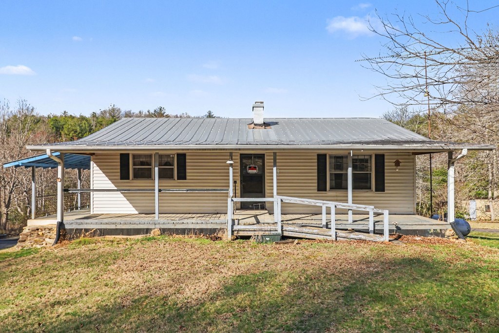 595 Wildlife Trail Morganton, GA 30560 - Photo 2 of 34 front view of house with a yard