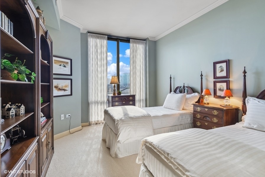 1335 South Prairie Avenue, Unit 605 Chicago, IL 60605 - Photo 12 of 20 a bedroom with two beds and a window