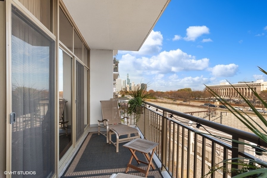 1335 South Prairie Avenue, Unit 605 Chicago, IL 60605 - Photo 19 of 20 a view of balcony with furniture