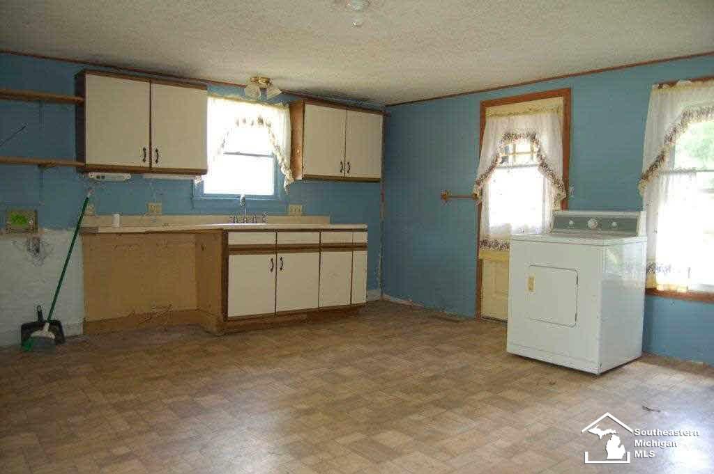 127 East Erie Road Temperance, MI 48182 - Photo 10 of 11