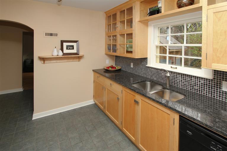 1621 Dover Road Kalamazoo, MI 49008 - Photo 2 of 18 Additional Photo