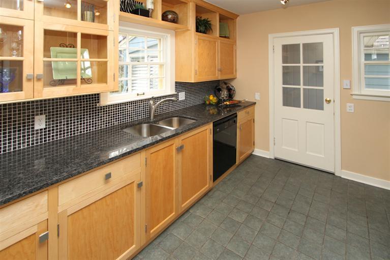 1621 Dover Road Kalamazoo, MI 49008 - Photo 3 of 18 Additional Photo