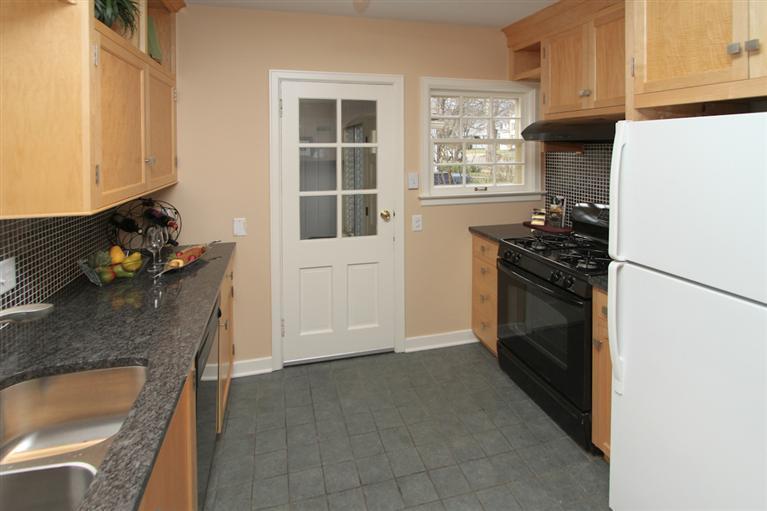 1621 Dover Road Kalamazoo, MI 49008 - Photo 4 of 18 Additional Photo