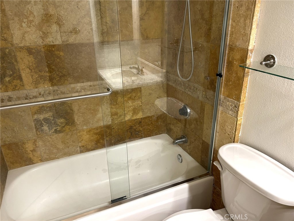 2053 North Avenida Refugio, Unit 2 Simi Valley, CA 93063 - Photo 14 of 26 Bathroom Shower/Tub