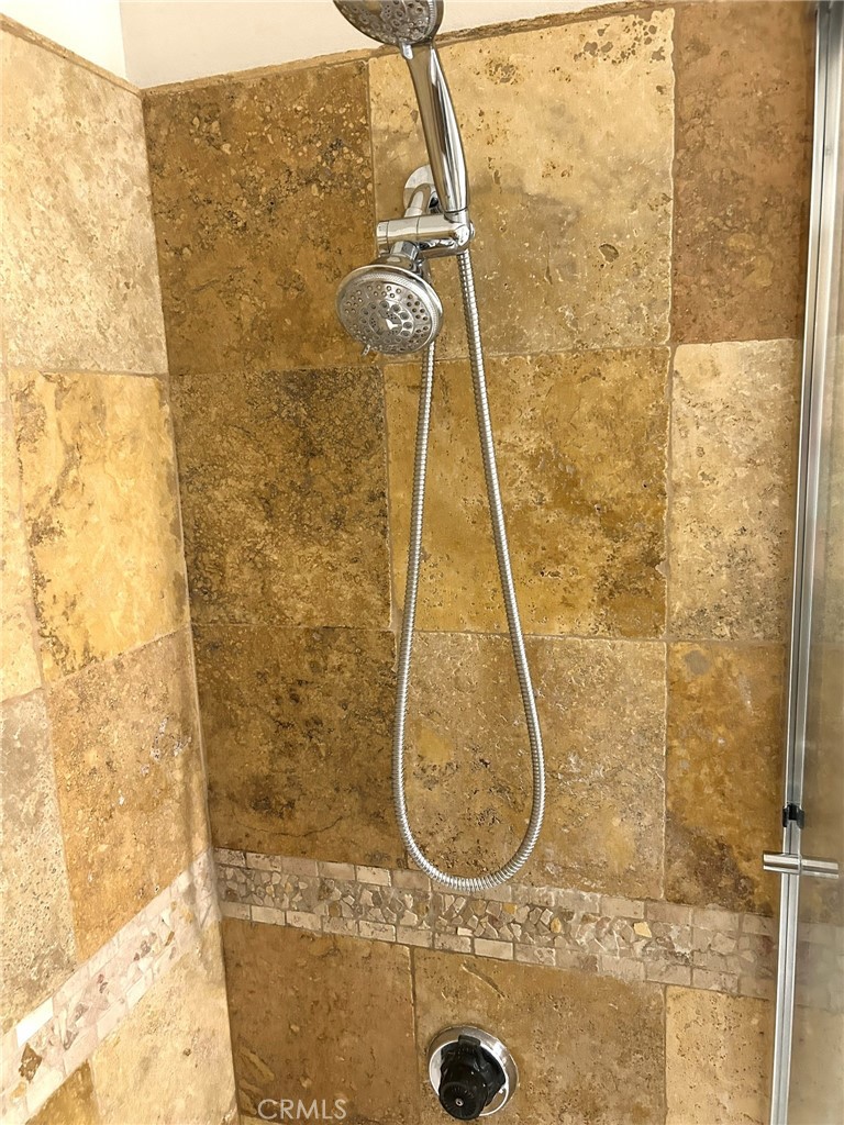 2053 North Avenida Refugio, Unit 2 Simi Valley, CA 93063 - Photo 15 of 26 Bathroom Shower/Tub