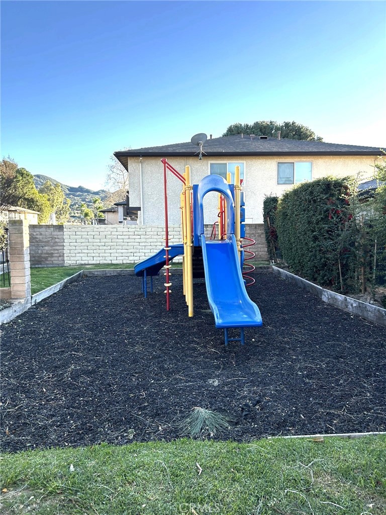 2053 North Avenida Refugio, Unit 2 Simi Valley, CA 93063 - Photo 24 of 26 Community Play Area