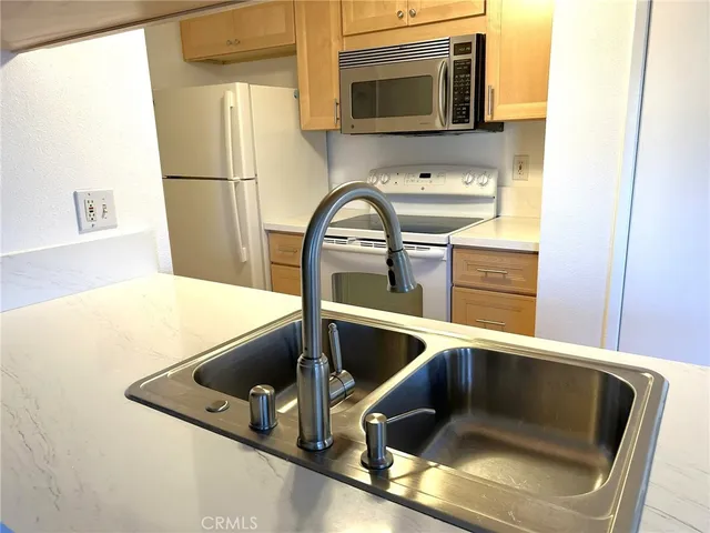 $2,300 | 2053 North Avenida Refugio, Unit 2, Simi Valley, CA 93063