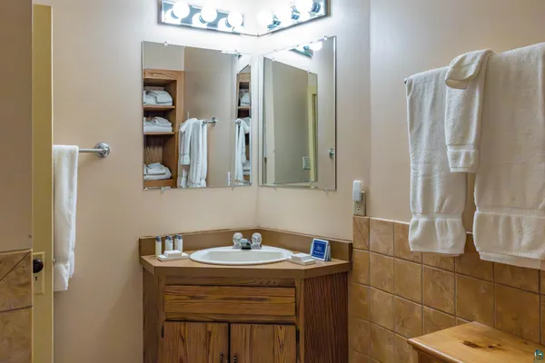 $1,395,000 | 17 South 1st Street, Bayfield, WI 54814