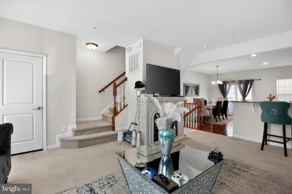 a view of a livingroom with entryway and workspace