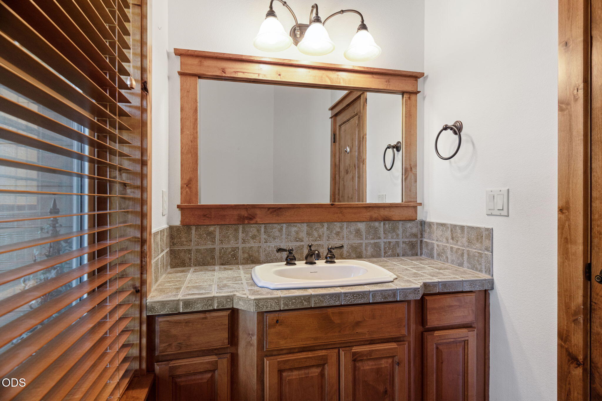 20483 Southeast Blue Ridge Lane Bend, OR 97702 - Photo 16 of 44