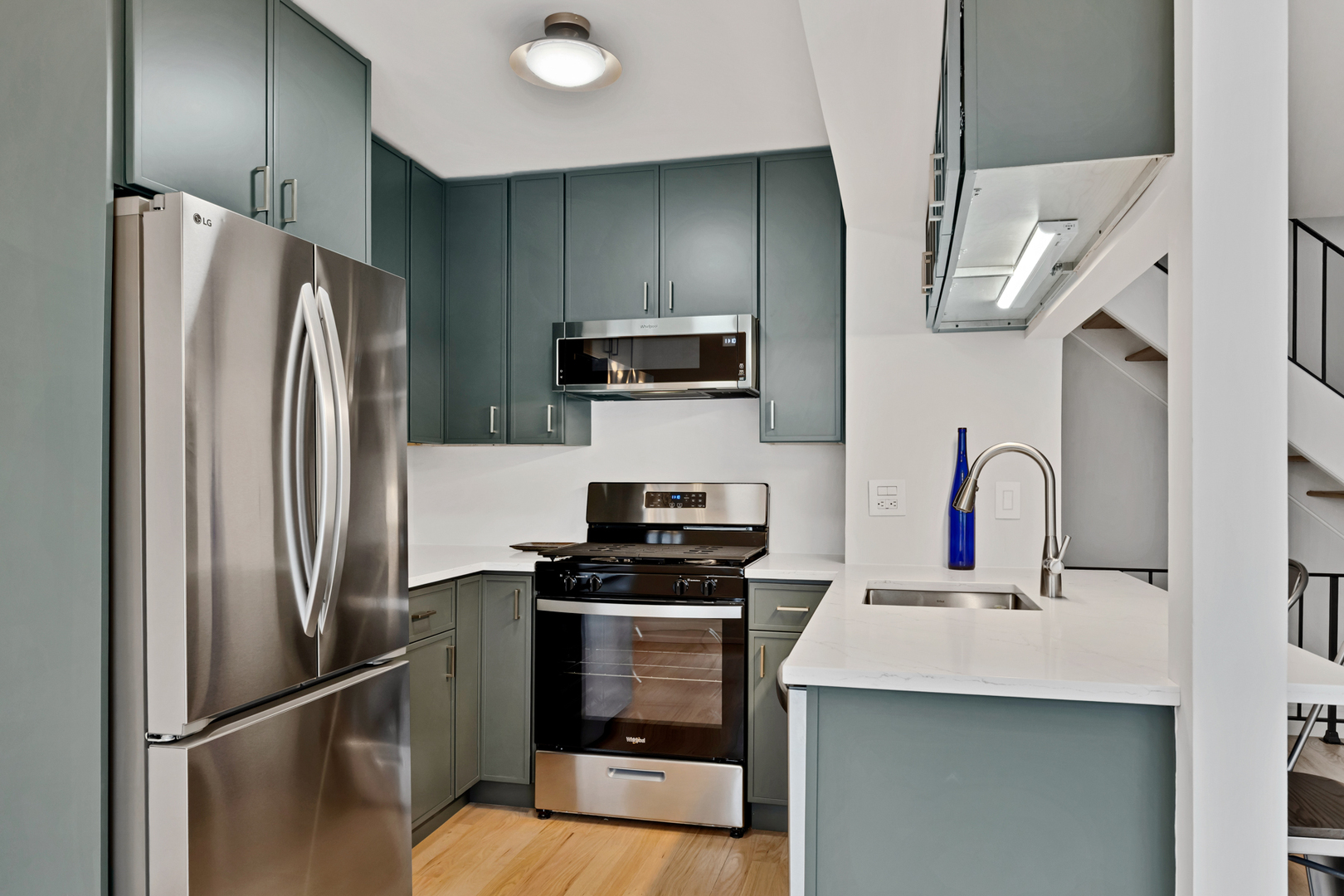 406 Inverrary Lane Deerfield, IL 60015 - Photo 8 of 29 a kitchen with stainless steel appliances a refrigerator stove and sink