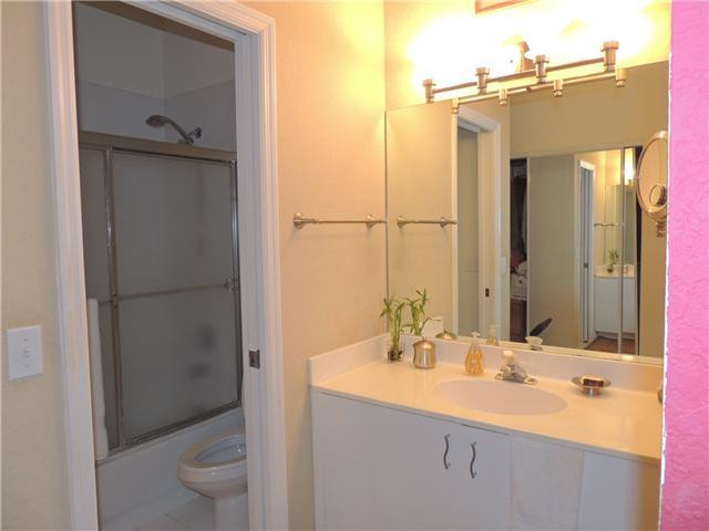 75 Gulfstream Road, Unit 104B Dania Beach, FL 33004 - Photo 8 of 25 Master Bath/Spa