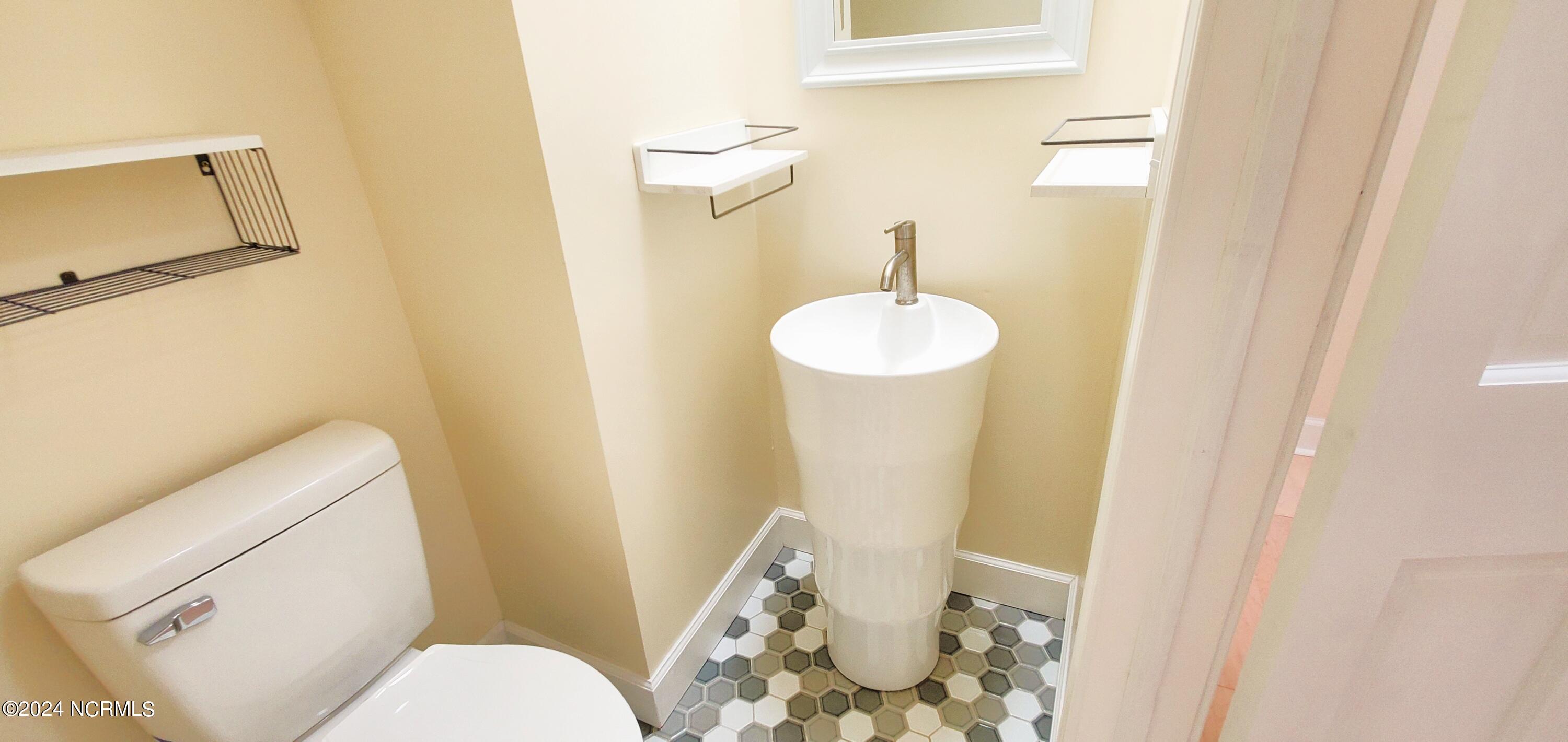 502 Sandy Point Road New Bern, NC 28560 - Photo 13 of 59 Downstairs Half Bath