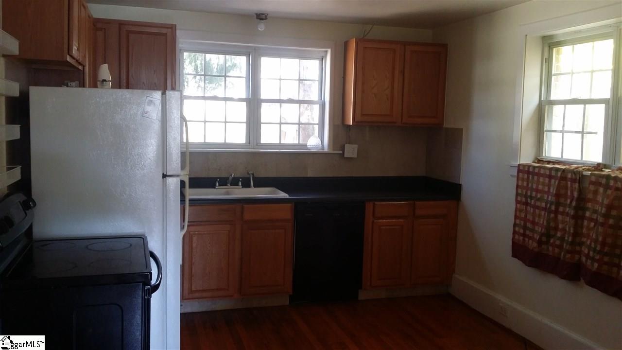 1026 East Perry Road Greenville, SC 29609 - Photo 3 of 13 Gallery Image 3