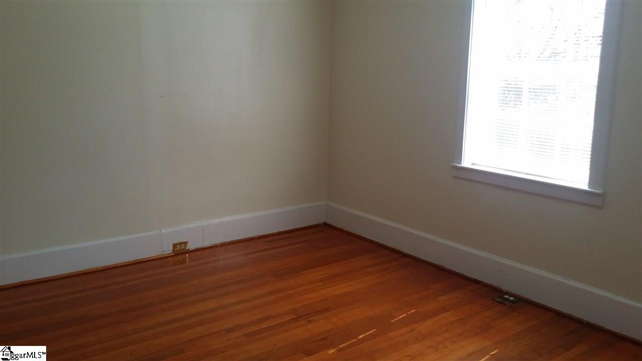 1026 East Perry Road Greenville, SC 29609 - Photo 7 of 13 Gallery Image 7