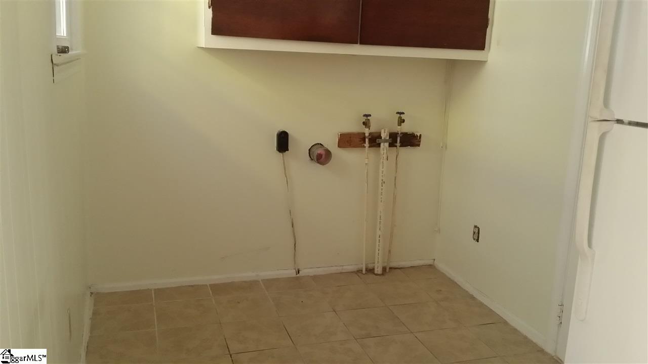 1026 East Perry Road Greenville, SC 29609 - Photo 9 of 13 Gallery Image 9