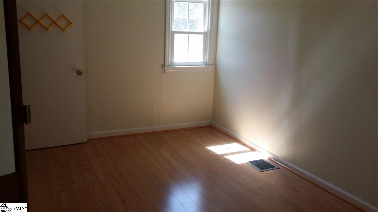 1026 East Perry Road Greenville, SC 29609 - Photo 10 of 13 Gallery Image 10