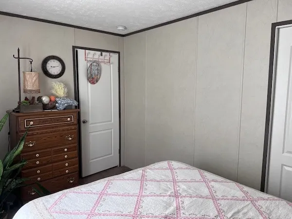 $144,500 | 344 Seba Street, Hurst, IL 62949