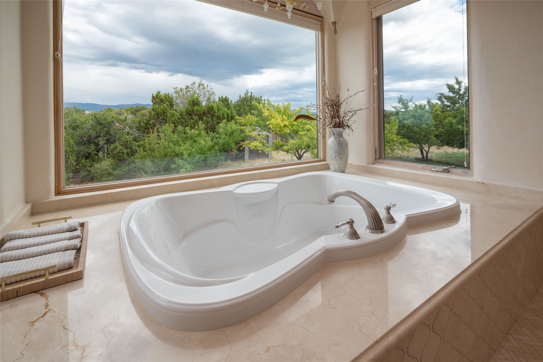 237 Tano Road Santa Fe, NM 87506 - Photo 23 of 71 Soaking tub ensuite to Primary Bedroom #2