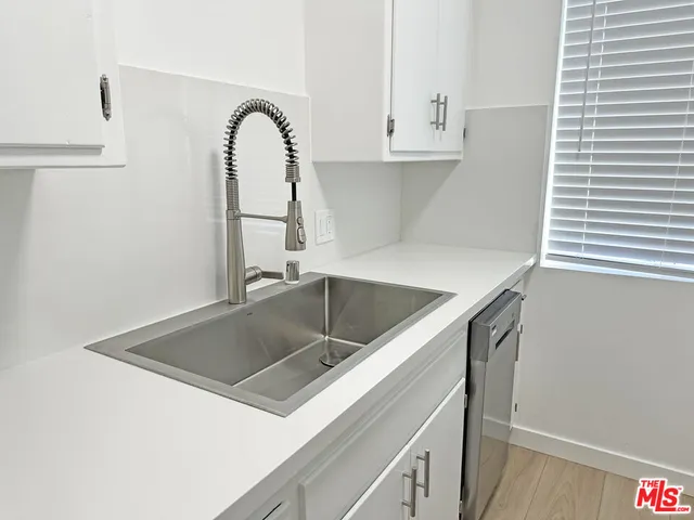 $2,095 | 11915 Jefferson Boulevard, Unit 6, Culver City, CA 90230