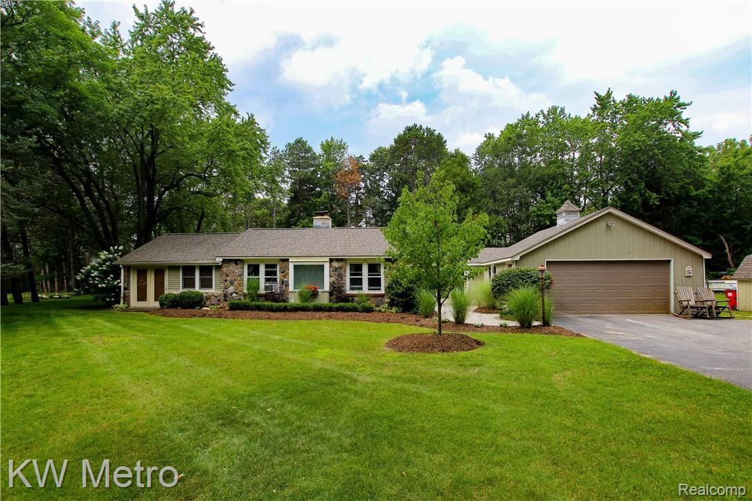 60121 Mt Vernon Road Rochester, MI 48306 - Photo 1 of 43 IMG_6594.jpg