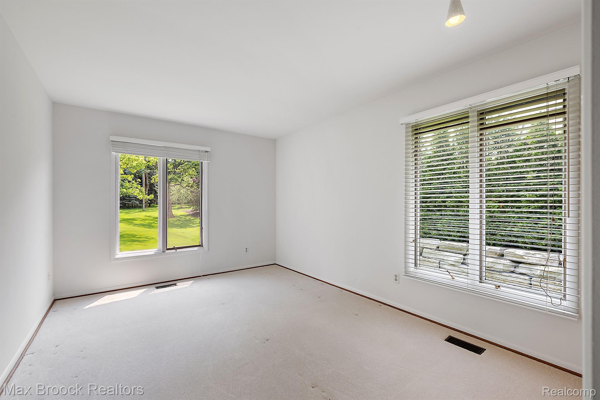 4550 Dow Ridge Road West Bloomfield, MI 48324 - Photo 33 of 46 Gallery Image 33
