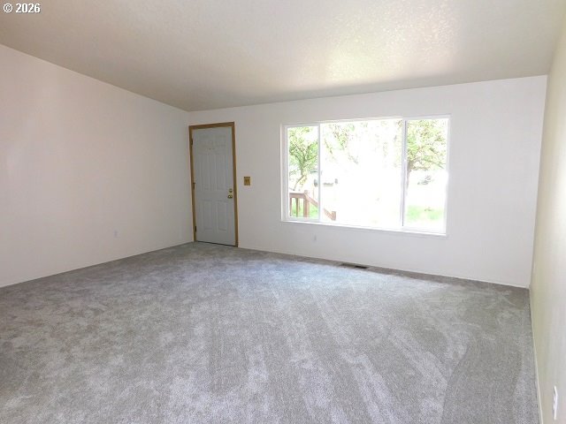255 D Street Vernonia, OR 97064 - Photo 7 of 39 Living Room