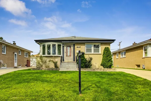 $3,250 | 7736 West Strong Street, Norridge, IL 60706