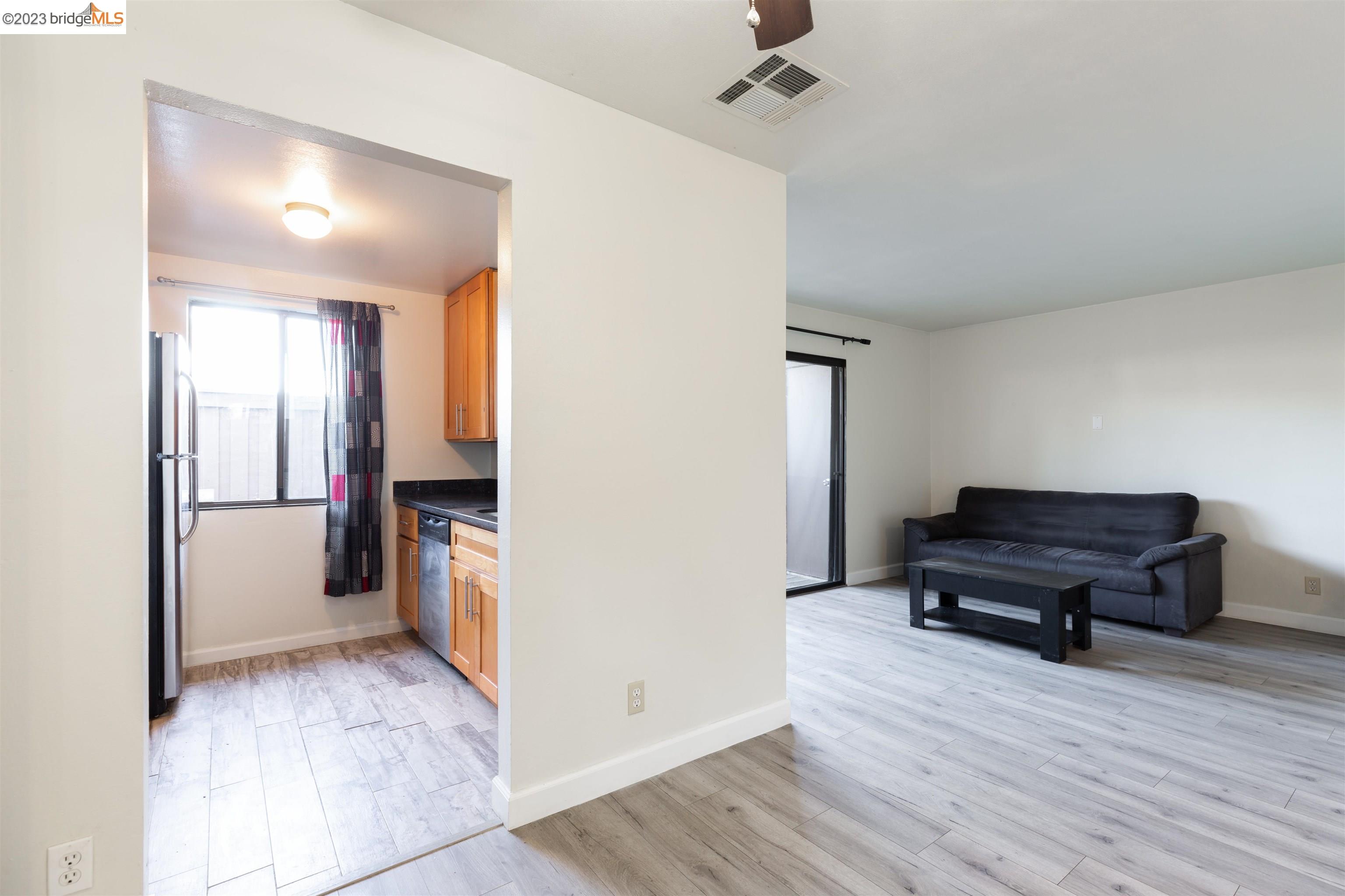 2416 Shadow Lane, Unit 75 Antioch, CA 94509 - Photo 9 of 26 a view of a livingroom with furniture