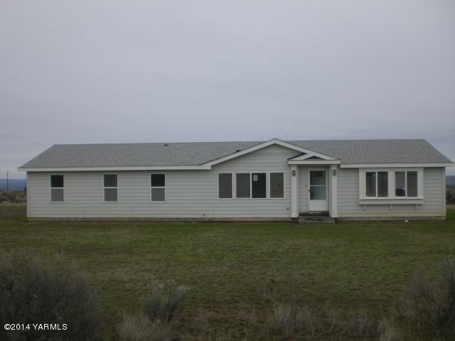 382 Hideaway Road Yakima, WA 98908 - Photo 1 of 41 a house view with a garden space