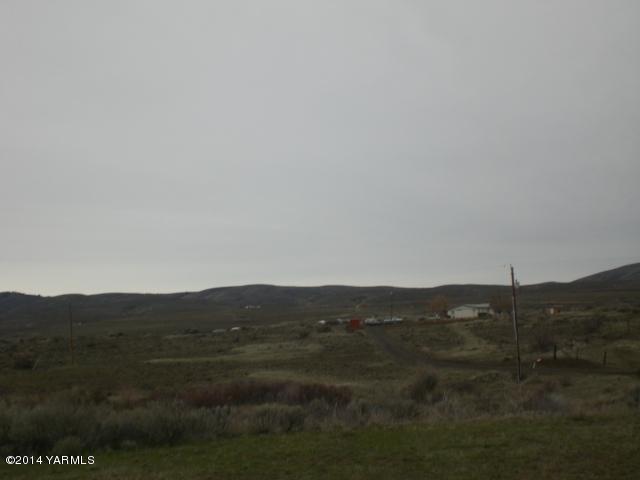 382 Hideaway Road Yakima, WA 98908 - Photo 14 of 41 a view of mountain with sunset in background
