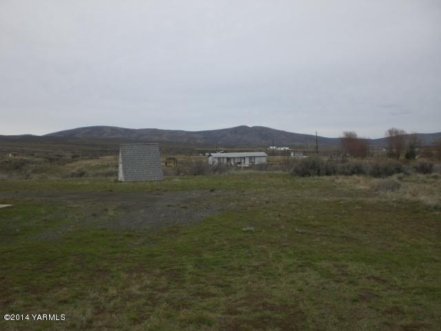 382 Hideaway Road Yakima, WA 98908 - Photo 16 of 41 a view of a lake with mountains in the background