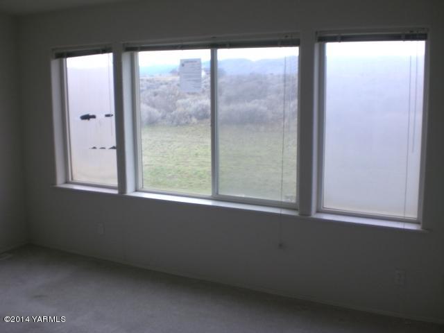 382 Hideaway Road Yakima, WA 98908 - Photo 31 of 41 a view of an empty room with a window