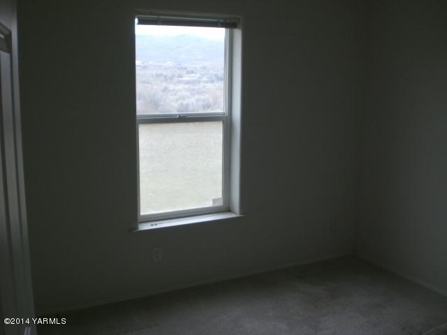 382 Hideaway Road Yakima, WA 98908 - Photo 35 of 41 a view of an empty room with a window