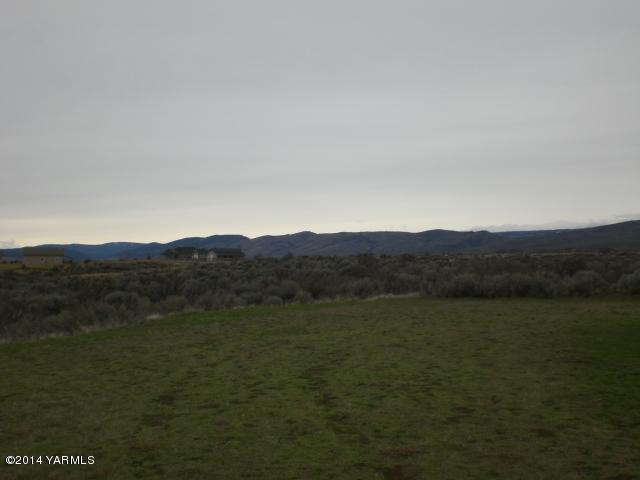 382 Hideaway Road Yakima, WA 98908 - Photo 41 of 41 a view of a lake with mountains in the background