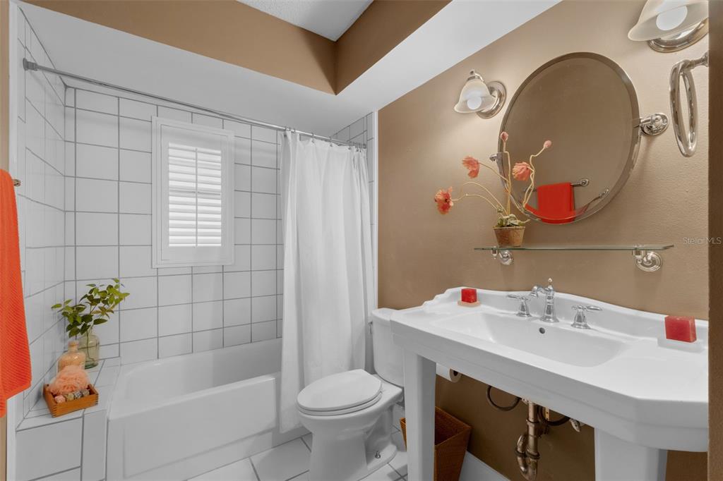 2774 Banchory Road Winter Park, FL 32792 - Photo 16 of 30 a bathroom with a sink and a mirror