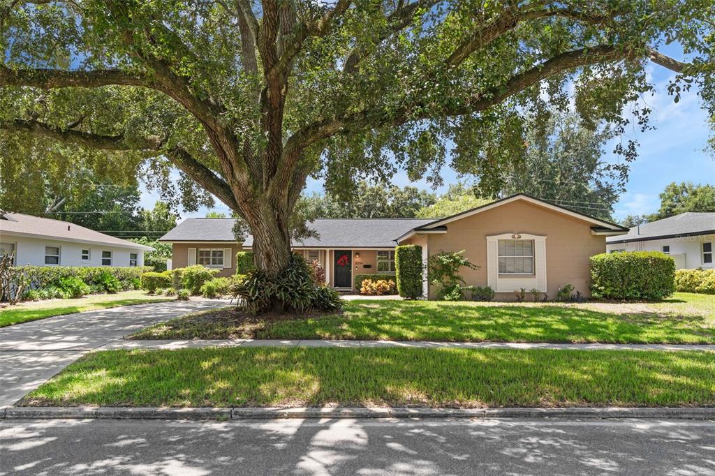 2774 Banchory Road Winter Park, FL 32792 - Photo 3 of 30 a front view of house with yard and green space