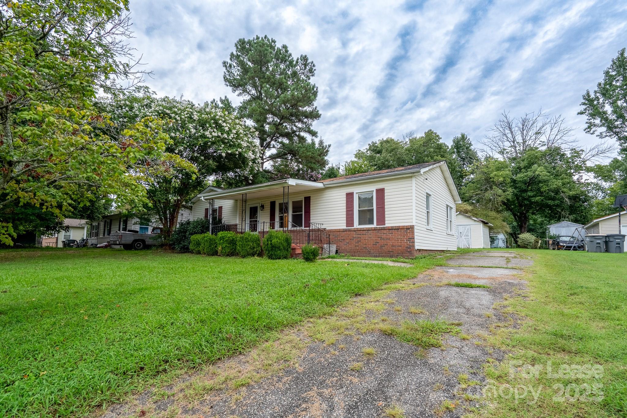 113 Crestview Drive Concord, NC 28027 - Photo 2 of 34