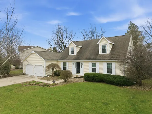 $375,000 | 24 Bay Pointe Drive, Bloomington, IL 61704