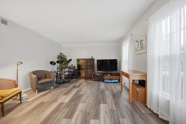 $375,000 | 24 Bay Pointe Drive, Bloomington, IL 61704