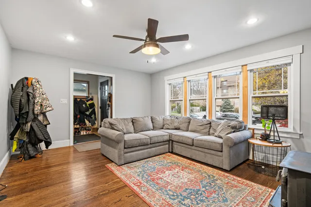 $679,000 | 6226 North Niagara Avenue, Chicago, IL 60631