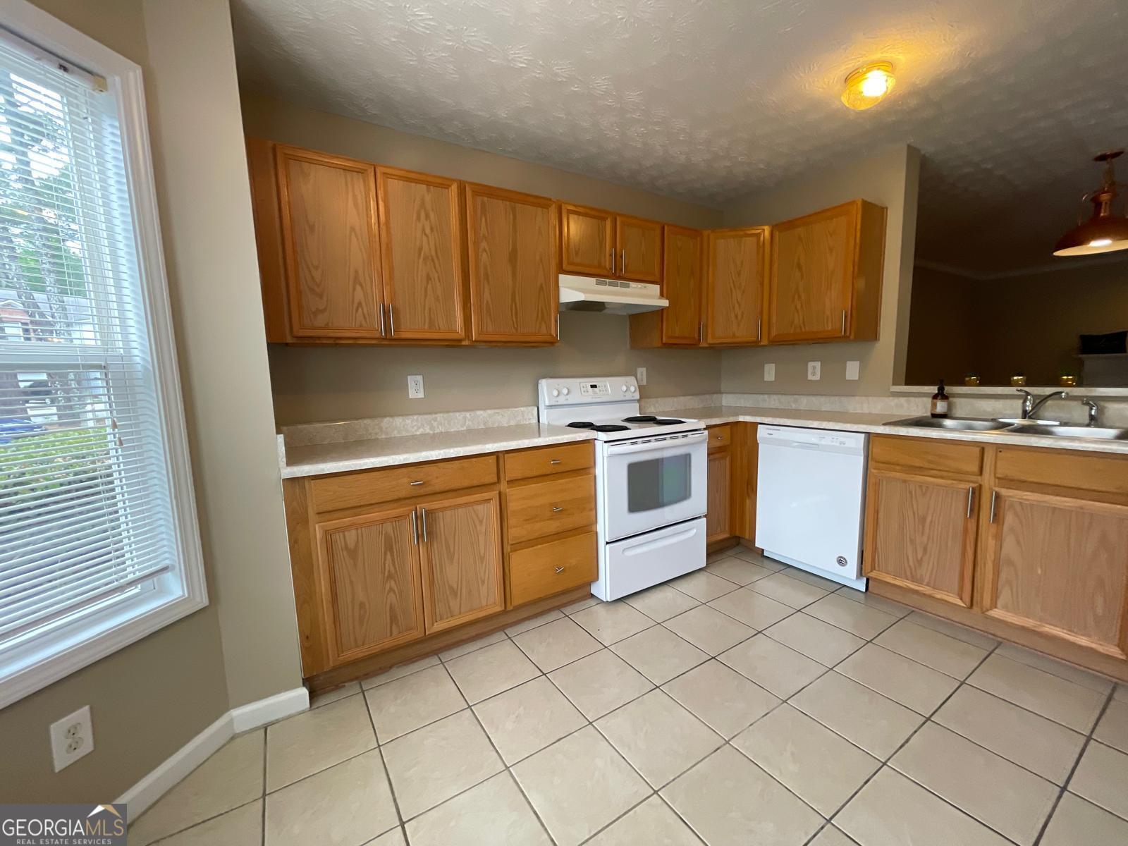 2962 Stonecrest Lane Lithonia, GA 30038 - Photo 9 of 27