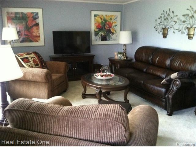 58515 Travis Road New Hudson, MI 48165 - Photo 2 of 8 TRAVIS LIVING ROOM.jpg