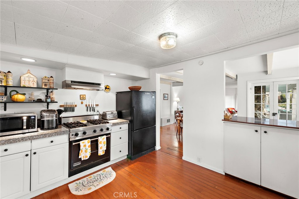 290 Diamond Street Laguna Beach, CA 92651 - Photo 18 of 30 a kitchen with stainless steel appliances granite countertop a stove and a refrigerator