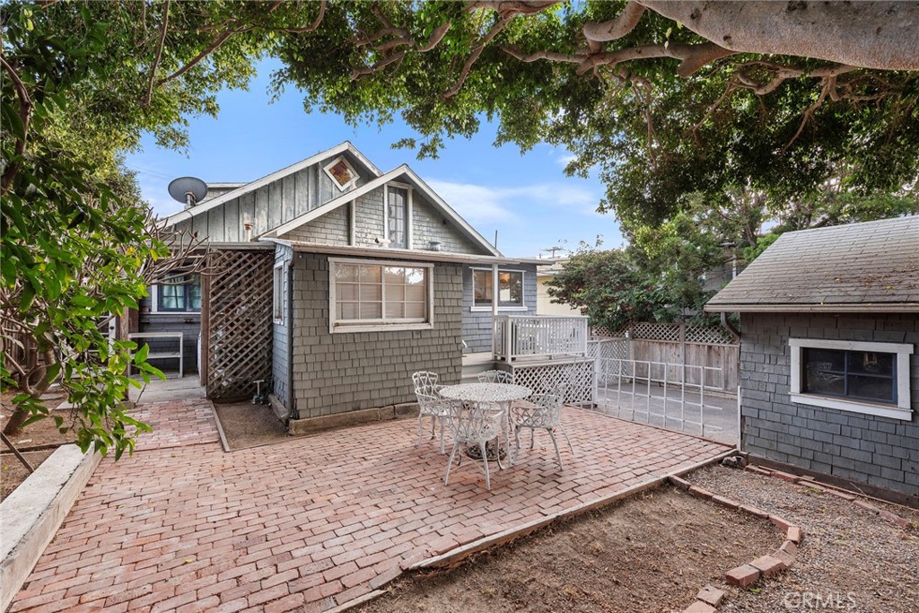 290 Diamond Street Laguna Beach, CA 92651 - Photo 21 of 30 a front view of a house with garden