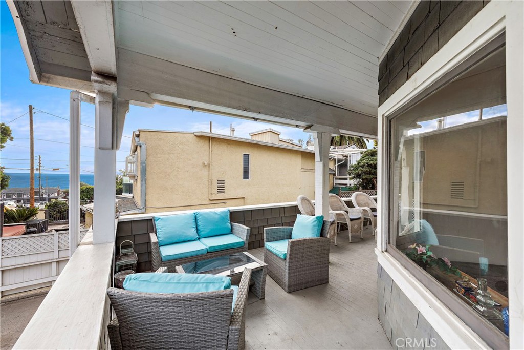 290 Diamond Street Laguna Beach, CA 92651 - Photo 7 of 30 a outdoor seating area with furniture