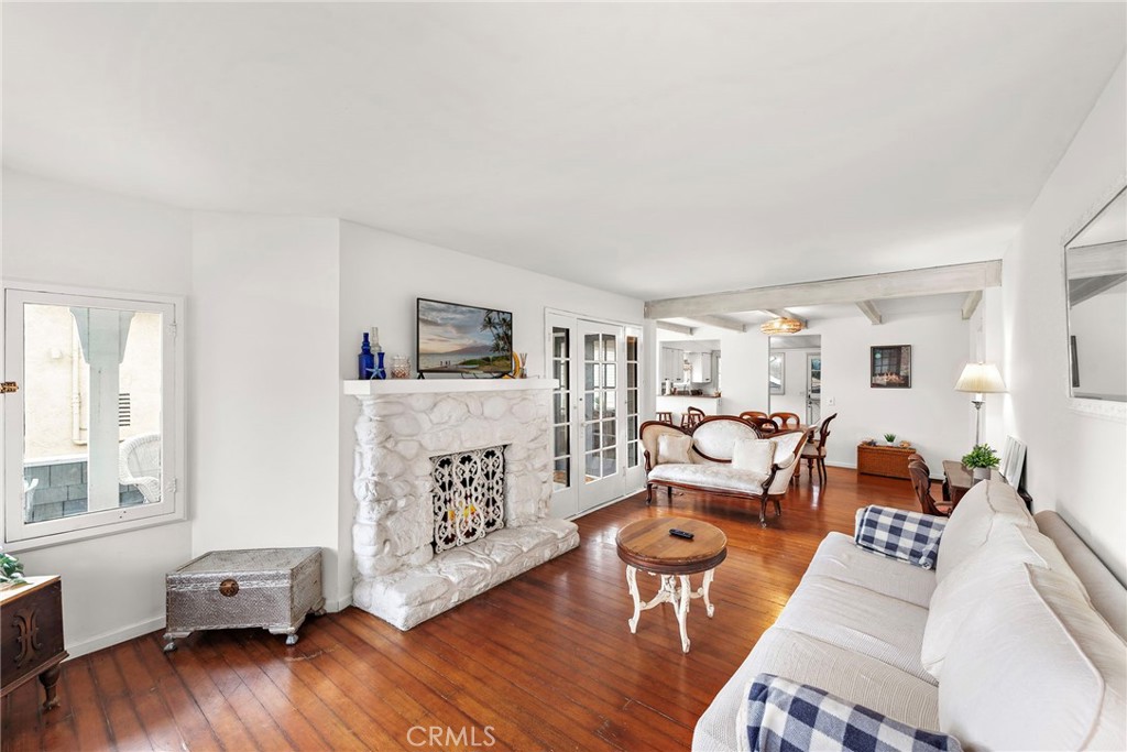 290 Diamond Street Laguna Beach, CA 92651 - Photo 8 of 30 a living room with furniture and wooden floor