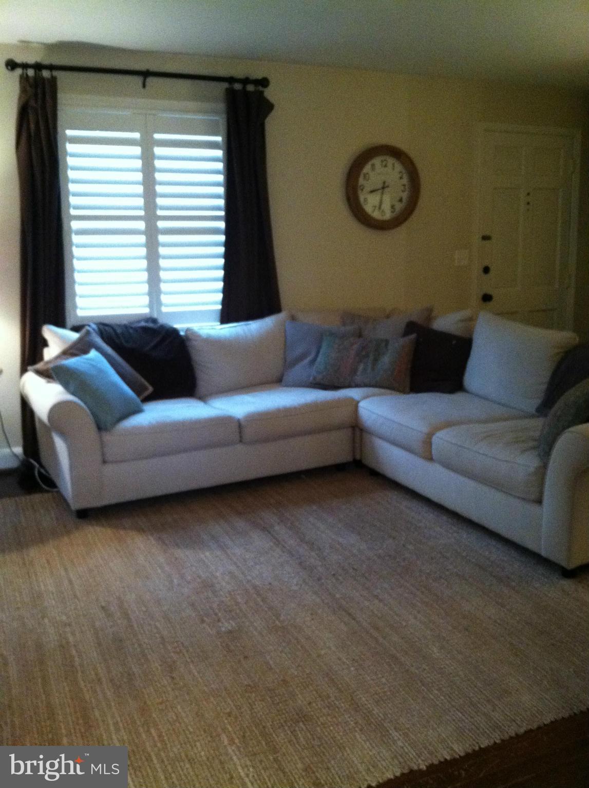 519 Piccadilly Road Baltimore, MD 21204 - Photo 2 of 28 Living Room